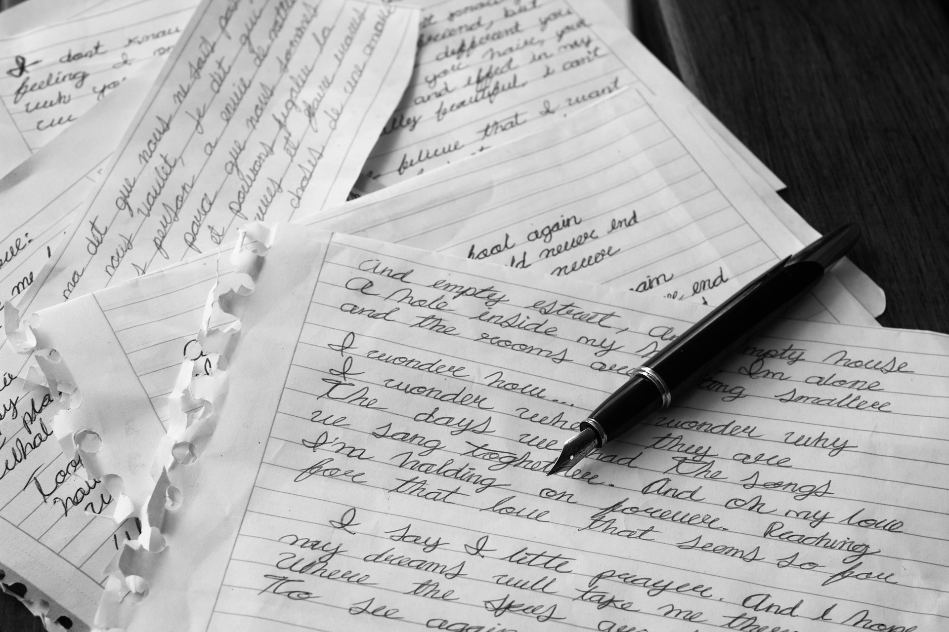 Navigating the Impact of AI on Creative Writing: Opportunities, Challenges, and Best Practices