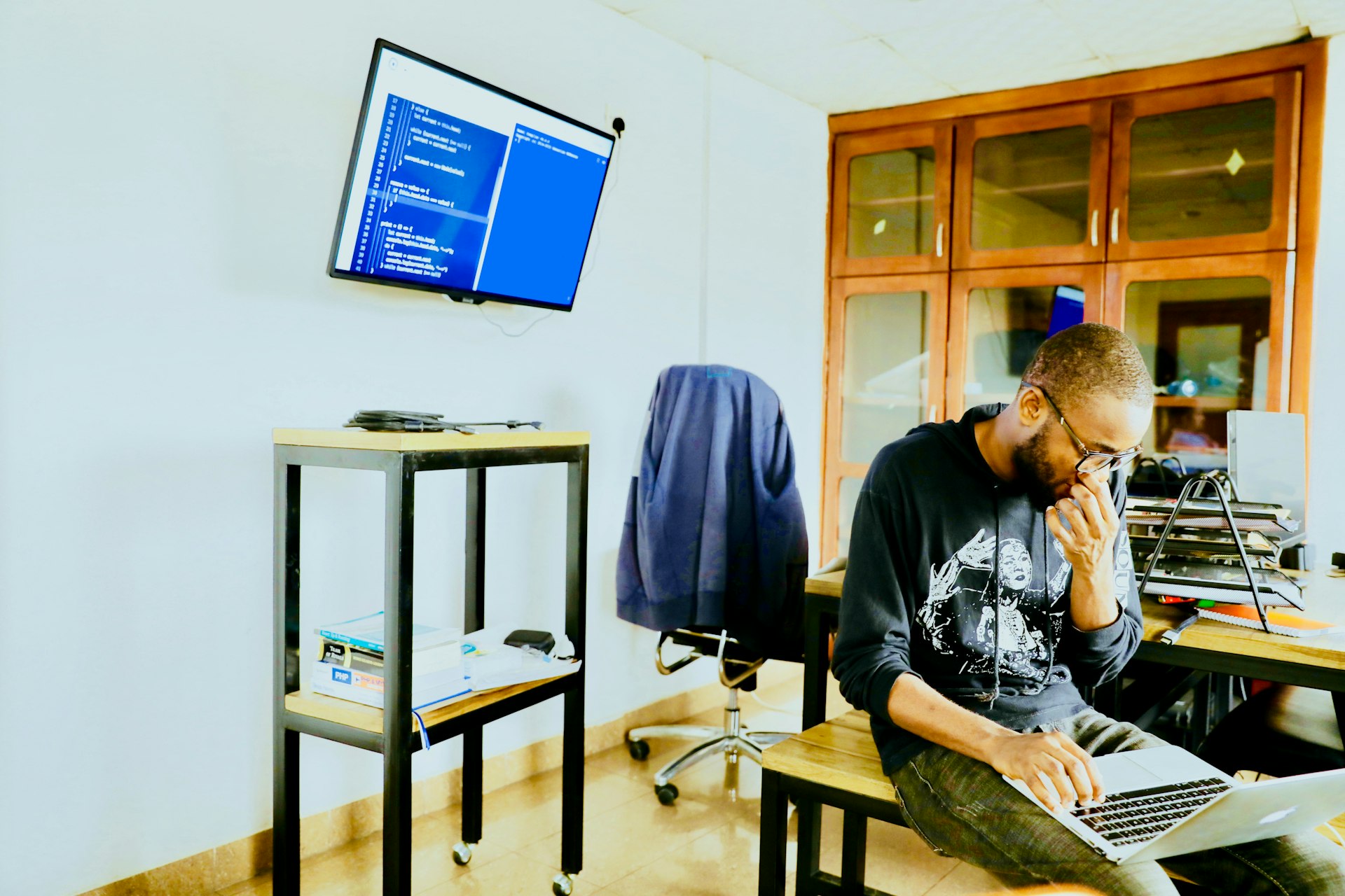 Unlocking Workplace Efficiency: How AI-Powered Virtual Assistants Transform Business Operations